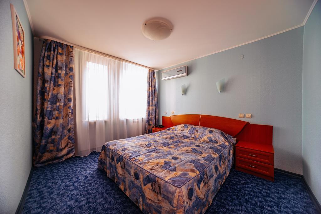 Volga Hotel Tver Room photo